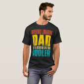 Mannen referentie bibliothecaris vader als een gew t-shirt (Voorkant volledig)