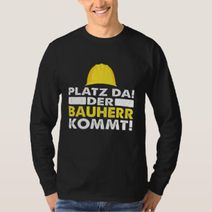 Mannen ruimte aangezien de Bouwer komt T-shirt