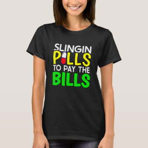 Mannen slingin pillen om de Bills Pharmacy Techno T-shirt