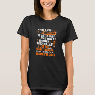 Mannen Smart genoeg om de extra onderdelen te verb T-shirt