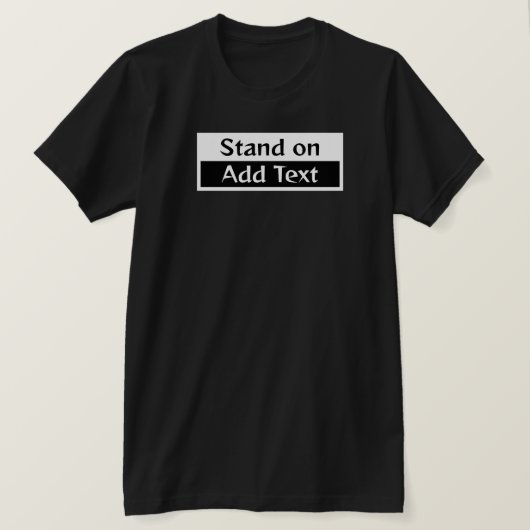 Mannen staat op iets T-shirt (Design voorkant)
