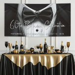 Mannen Tuxedo Verjaardagsfeest Banner<br><div class="desc">Mannen tuxedo verjaardagsfeest banner met zwarte tuxedo en zwarte strik. Deze zwarte en witte verjaardagsfeest banner voor mannen is gemakkelijk aan te passen voor uw evenement door de tekst naar behoefte te wijzigen. Deze tuxedo feest- en evenementbanner is geschikt voor bedrijfs evenementen, pensioneringen, vrijgezellenfeesten en elk formeel evenement met zwarte...</div>