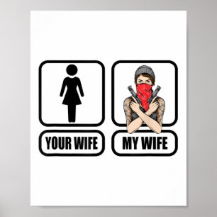 Mannen uw vrouw - Mijn vrouw Tattoo _ Pistolen - V Poster