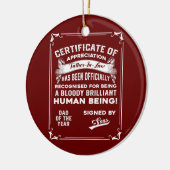 Mannen vader krijgt cadeau van pseudo-rechtsaf keramisch ornament (Links)