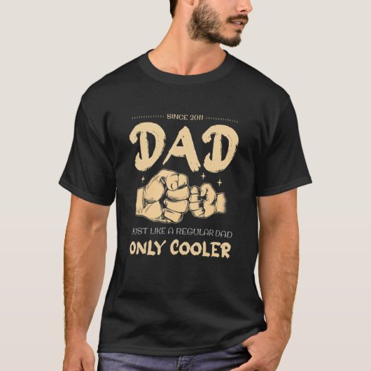 Mannen vader sinds 2011 Net als een gewone vader. T-shirt (Voorkant)