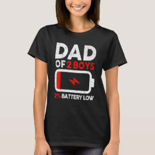 Mannen vader van 2 jongens met weinig batterij ver t-shirt