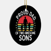 Mannen vader van twee Geweldige zonen koel vader Keramisch Ornament (Rechts)