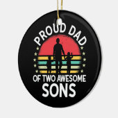 Mannen vader van twee Geweldige zonen koel vader Keramisch Ornament (Links)