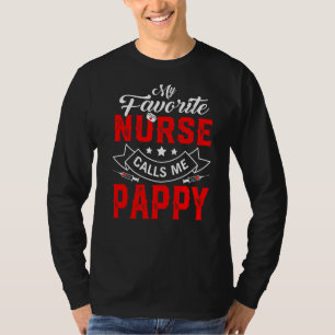Mannen Vaderdag Mijn favoriete verpleegster roept  T-shirt