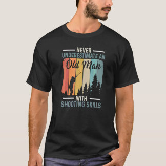 Mannen valschieten voor een valschutter t-shirt