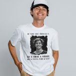 Mannen van Funny Bachelor Party T-shirt<br><div class="desc">Vertel het verder! Deze man heeft een kans nodig. Gemakkelijk om te creëer gebruiken een foto van de bachelor. Pak er een voor het hele vrijgezellenfeest. De jongens zullen allemaal graag een shirt dragen met het gezicht van hun vriend erop! Bekijk onze video op hoe u deze kunt bewerken op...</div>