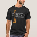 Mannen Vintage Onderschat nooit een oud Man met T-shirt<br><div class="desc">We hebben veel T-shirts voor jou en voor je familie. Kom met ons mee om je geweldige T-shirt te pakken. Als je T-Shirts leuk vindt,  dan heb je deze unieke Cool Cute Geweldige Trendy Witty Happy Funny Retro  nodig.</div>