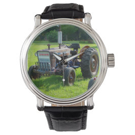 Mannen volgen horloge