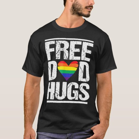 Mannen Vrij Pap Hugs Bt Pride Rainbow Heart Stepfa T-shirt (Voorkant)