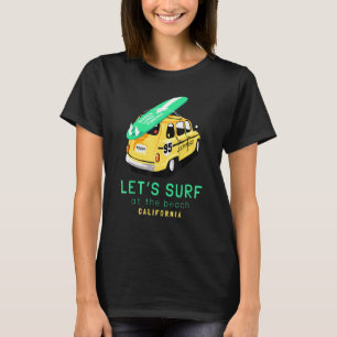 Mannen vrouwen laten Surf bij de Californische str T-shirt