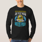 Mannen waterpooier oude Man opa water polospeler T-shirt (Voorkant)