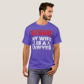 Mannen wees erop dat mijn vrouw een advocaat is t-shirt (Voorkant volledig)