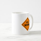 Mannen Werken Road Sign | Klassieke Mok (Voorkant rechts)