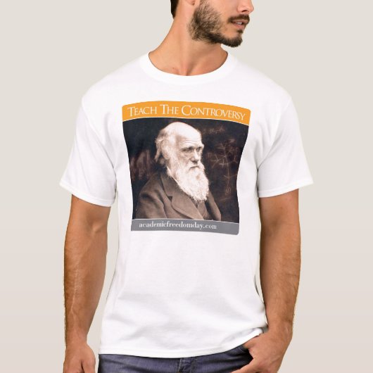 Mannen wijzen elk de Controverse T-Shirt aan (Voorkant)