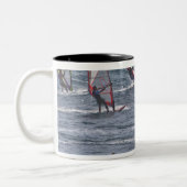 Mannen windsurfing tweekleurige koffiemok (Links)