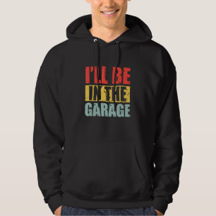Mannen zal in de kledingvintage van de auto staan. hoodie
