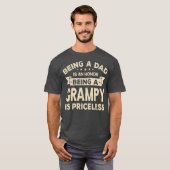 Mannen zijn een DAD, een HONOR die een GRAMPY is T-shirt (Voorkant volledig)