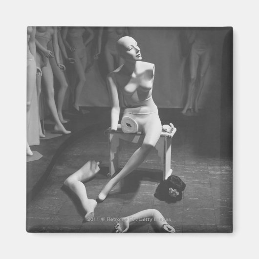 Mannequin met been en arm verwijderd magneet (Voorkant)