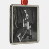 Mannequin met been en arm verwijderd metalen ornament (Rechts)