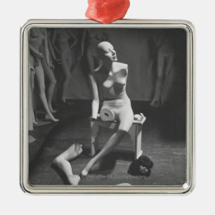 Mannequin met been en arm verwijderd metalen ornament