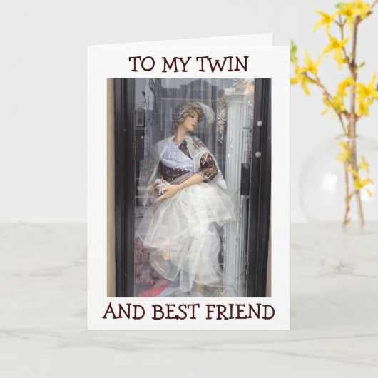 MANNEQUIN ZEGT DAT DE TWEEDE/BESTE VRIEND TWEEDE T KAART (Gele Bloem)