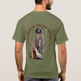 Manny en de wasbeer: hond vooraan wasbeer staand a t-shirt