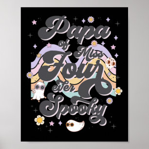 Mans Papa Of Miss Four Ever Spooky 4e Verjaardag P Poster