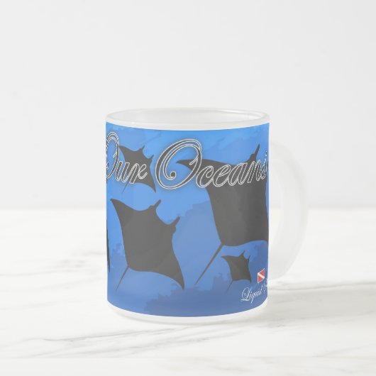 Manta Ray - Red onze oceanen Matglas Koffiemok (Voorkant rechts)