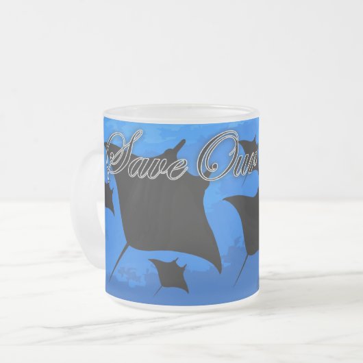 Manta Ray - Red onze oceanen Matglas Koffiemok (Voorkant links)