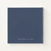 Manuscript Dusty Blue Passen getrouwd Weddenschap Notitieboek (Achterkant)