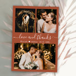 Manuscript Love and Bedankt Terracotta Wedding<br><div class="desc">Elegant, Modern Terracotta Hand Letterde Foto Collage Wedding Hartelijk dank. Stijlvolle bruiloft bedankt je sjabloon met drie foto's op de voorkant en één foto op de achterkant. Met de tekst "Liefde en bedankt" in een handgeschreven lettertype van typografie met lettertekens op de oorige terracotta, roest verbrande oranje achtergrond. Pas de...</div>