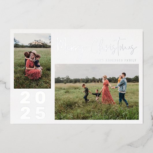 Manuscript Merry Kerstne Twee Familie Foto Zilver Folie Feestdagenkaart (Voorkant)