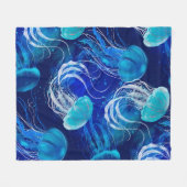 Many blue jellyfishes swimming underwater. Seamles Fleece Deken (Voorkant (Horizontaal))