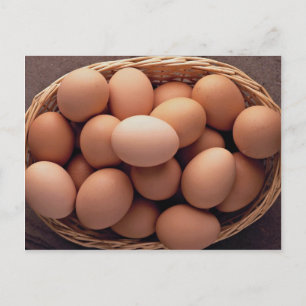 Many eggs in basketket briefkaart