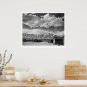 Manzanar Street Scene, Clouds 1943 Poster (Keuken)