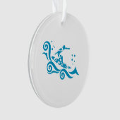 Maori Surfer met Waves Gift Idee Ornament (voorkant)