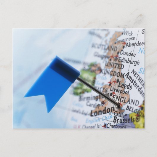 Map pin placed in London, UK on map, close-up Briefkaart (Voorkant)