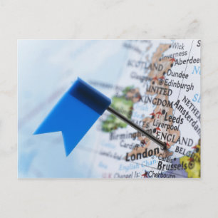 Map pin placed in London, UK on map, close-up Briefkaart