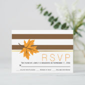 Maple bladeren en bruine strepen vallen bruiloft R RSVP Kaartje (Staand voorkant)