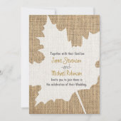 Maple Leaf Burlap Rustic Fall Huwelijksuitnodiging Kaart (Voorkant)
