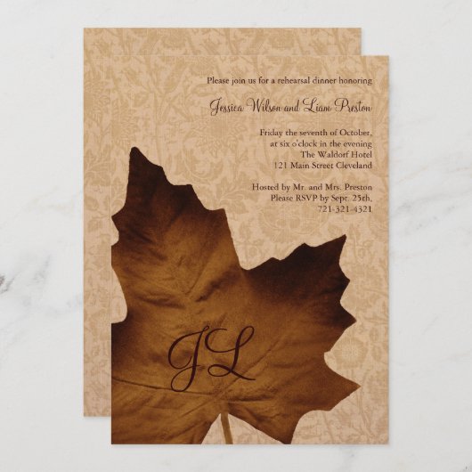 Maple Leaf Monogrammed Rehearsal Dinner Invite Kaart (Voorkant / Achterkant)