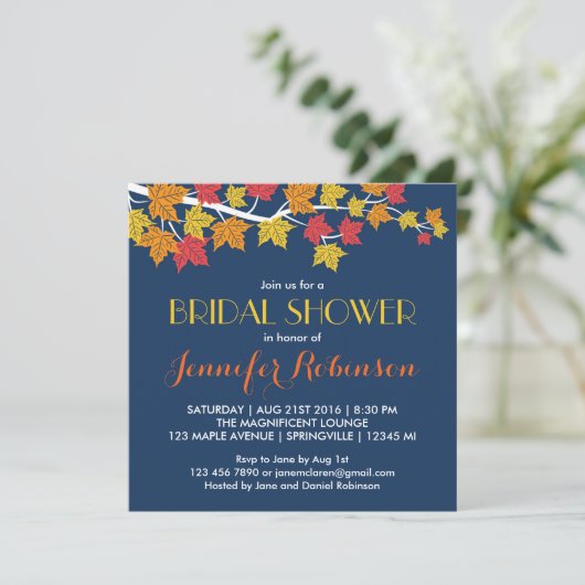 Maple Leaves Navy Blue Fall Wedding Invitation Kaart (Staand voorkant)