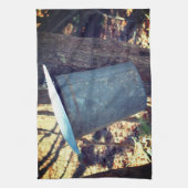 Maple Sugar Sap Bucket on Tree Theedoek (Verticaal)