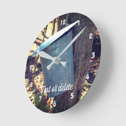 Maple Syrup Sap Bucket on Tree (aangepast) Ronde Klok (Hoek)