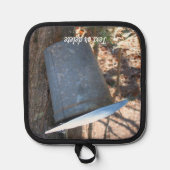 Maple Syrup Sap Bucket On Tree Personalized Pannenlap (Voorkant)